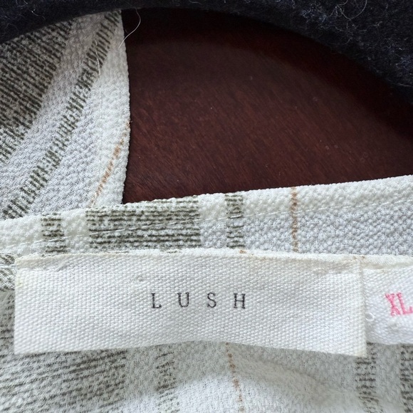 Lush Ivory & Olive Striped V-Neck Button Front Tie Blouse – Women’s XL - Picture 4 of 4